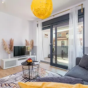 M****, New + Parking Apartment